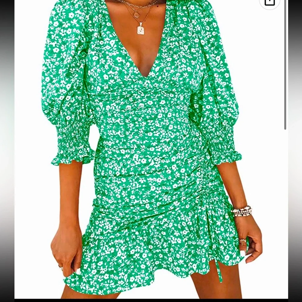 Green and white dress - Picture 1 of 1